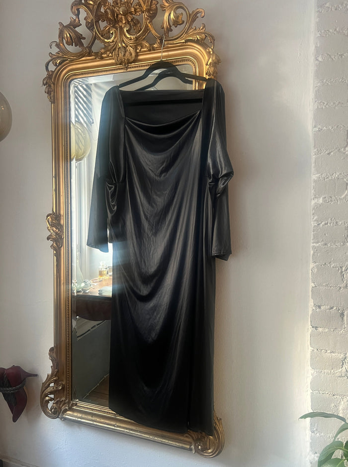 STÆRK | FLAPPER DRESS IN BLACK LIQUID JERSEY