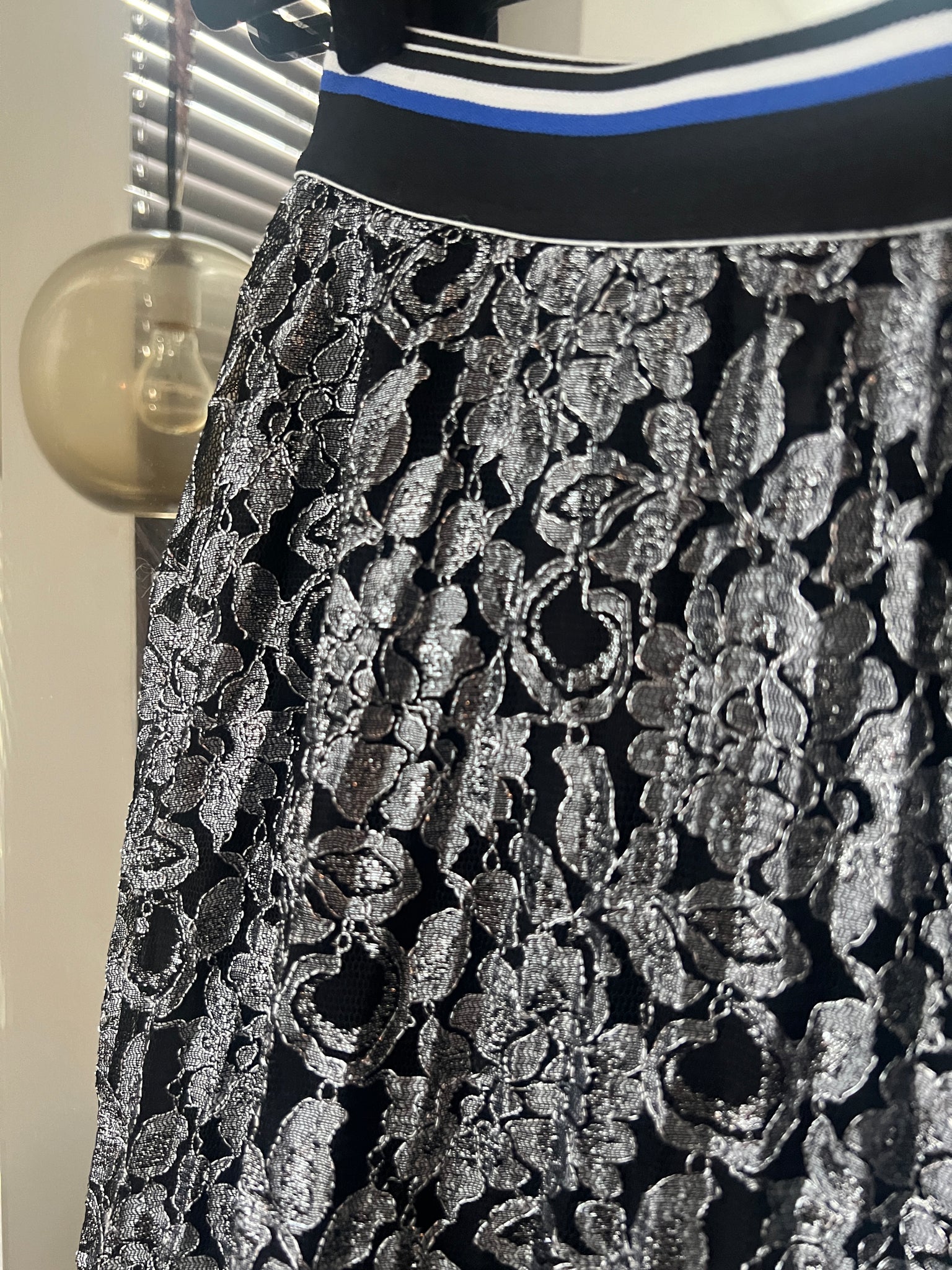 SC♡VS | COOLEST SILVER LACE SKIRT